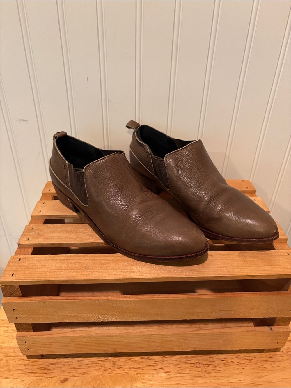Kelsi Dagger KDB Women’s Slip-On Leather Shoes Size 6